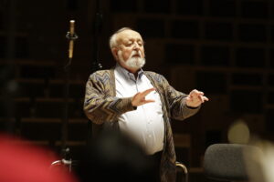 24.03.2017 Kielce. Krzysztof Penderecki podczas próby w Filharmonii Świętokrzyskiej. / Jarosław Kubalski / Radio Kielce