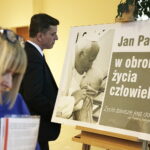 24.03.2017 Kielce. Wystawa  "Jan Paweł II w obronie życia człowieka" w Urzędzie Wojewódzkim. / Jarosław Kubalski / Radio Kielce