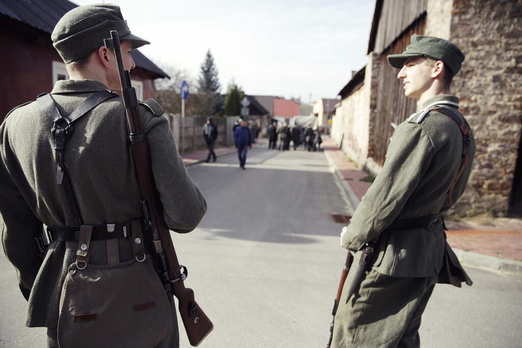 25.03.2017 Radoszyce. Plan zdjęciowy do filmu o Zbigniewie Kruszelnickim ps. "Wilk". / Jarosław Kubalski / Radio Kielce