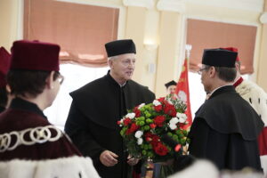 24.03.2017 Kielce. Profesor Zoltan Kovecses otrzymuje tytuł doktora honoris causa UJK. / Jarosław Kubalski / Radio Kielce