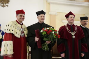 24.03.2017 Kielce. Profesor Zoltan Kovecses otrzymuje tytuł doktora honoris causa UJK. / Jarosław Kubalski / Radio Kielce