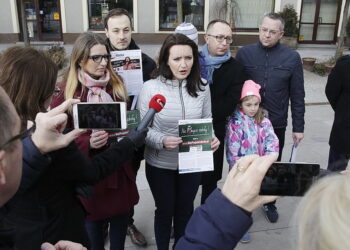 11.03.2017 Kielce. Konferencja prasowa PO. Marzena Okła Drewnowicz / Jarosław Kubalski / Radio Kielce