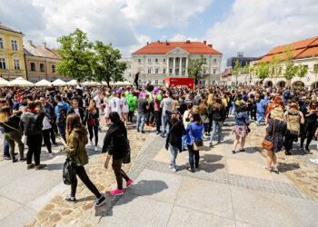 19.5.2016 Kielce. Juwenalia w pełni, studenci przeszli w barwnym korowodzie ulicami Kielc. / Wojciech Habdas / Radio Kielce