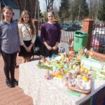 Kiermasz przed biblioteką w Bejscach (2 kwietnia 2017 r) / Kamil Włosowicz / Radio Kielce