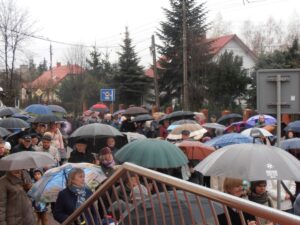 Suchedniów. Droga Krzyżowa Rycerzy Kolumba (7 kwietnia 2017 r) / Tomasz Piwko / Radio Kielce