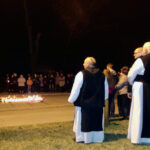 Jędrzejów, pomnik Papieża Polaka przed Klasztorem Ojców Cystersów, rocznica śmierci Jana Pawła II / Ewa Pociejowska-Gawęda / Radio Kielce