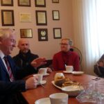 18.04.2017 Jędrzejów. Sadzenie dębu upamiętniającego prof. Stanisława Gomułkę / Ewa Pociejowska - Gawęda / Radio Kielce