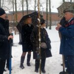 18.04.2017 Jędrzejów. Sadzenie dębu upamiętniającego prof. Stanisława Gomułkę / Ewa Pociejowska - Gawęda / Radio Kielce