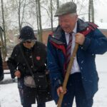 18.04.2017 Jędrzejów. Sadzenie dębu upamiętniającego prof. Stanisława Gomułkę / Ewa Pociejowska - Gawęda / Radio Kielce