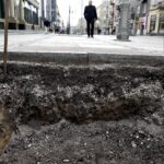 Kielce. Wymiana drzew na ulicy Sienkiewicza (3 kwietnia 2017 r) / Jarosław Kubalski / Radio Kielce