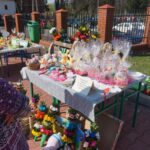 Kiermasz przed biblioteką w Bejscach (2 kwietnia 2017 r) / Kamil Włosowicz / Radio Kielce