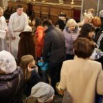 Bazylika Katedralna w Kielcach. Święcenie pokarmów / Robert Felczak / Radio Kielce