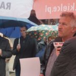 Nieprowice (gmina Złota). Program „Interwencja”. Mieszkańcy protestują przeciwko budowie chlewni na terenie dawnego PGR-u / Grzegorz Jamka / Radio Kielce