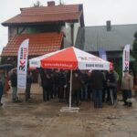 Nieprowice (gmina Złota). Program „Interwencja”. Mieszkańcy protestują przeciwko budowie chlewni na terenie dawnego PGR-u / Grzegorz Jamka / Radio Kielce