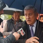 Nieprowice (gmina Złota). Program „Interwencja”. Mieszkańcy protestują przeciwko budowie chlewni na terenie dawnego PGR-u / Grzegorz Jamka / Radio Kielce