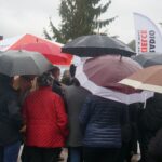 Nieprowice (gmina Złota). Program „Interwencja”. Mieszkańcy protestują przeciwko budowie chlewni na terenie dawnego PGR-u / Grzegorz Jamka / Radio Kielce