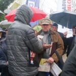 Nieprowice (gmina Złota). Program „Interwencja”. Mieszkańcy protestują przeciwko budowie chlewni na terenie dawnego PGR-u / Grzegorz Jamka / Radio Kielce