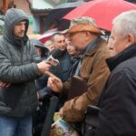 Nieprowice (gmina Złota). Program „Interwencja”. Mieszkańcy protestują przeciwko budowie chlewni na terenie dawnego PGR-u / Grzegorz Jamka / Radio Kielce