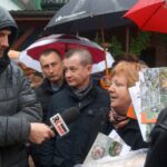 Nieprowice (gmina Złota). Program „Interwencja”. Mieszkańcy protestują przeciwko budowie chlewni na terenie dawnego PGR-u / Grzegorz Jamka / Radio Kielce