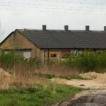 Nieprowice (gmina Złota). Program „Interwencja”. Mieszkańcy protestują przeciwko budowie chlewni na terenie dawnego PGR-u / Rafał Szymkiewicz / Radio Kielce