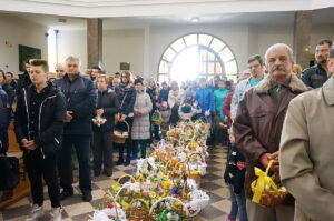 15.04.2017 Skarżysko-Kamienna. Święcenie pokarmów w Sanktuarium Ostrobramskim. / Tomasz Piwko / Radio Kielce