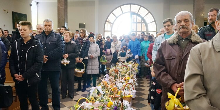 15.04.2017 Skarżysko-Kamienna. Święcenie pokarmów w Sanktuarium Ostrobramskim. / Tomasz Piwko / Radio Kielce