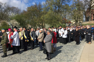 Sandomierz. Miejska Droga Krzyżowa / Grażyna Szlęzak-Wójcik / Radio Kielce