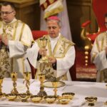 Bazylika Katedralna w Kielcach. Msza Święta Krzyżma / Robert Felczak / Radio Kielce