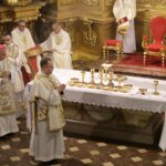 Bazylika Katedralna w Kielcach. Msza Święta Krzyżma / Robert Felczak / Radio Kielce