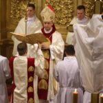 Bazylika Katedralna w Kielcach. Uroczysta Msza Wieczerzy Pańskiej / Robert Felczak / Radio Kielce