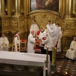 Bazylika Katedralna w Kielcach. Uroczysta Msza Wieczerzy Pańskiej / Robert Felczak / Radio Kielce