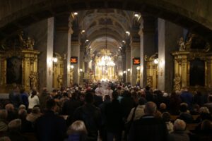 Bazylika Katedralna w Kielcach. Uroczysta Msza Wieczerzy Pańskiej / Robert Felczak / Radio Kielce