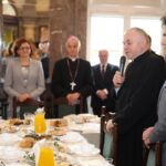 Kielce. Wielkanocne śniadanie dla bezdomnych, ubogich i samotnych / Robert Felczak / Radio Kielce