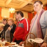 Kielce. Wielkanocne śniadanie dla bezdomnych, ubogich i samotnych / Robert Felczak / Radio Kielce