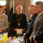 Kielce. Wielkanocne śniadanie dla bezdomnych, ubogich i samotnych / Robert Felczak / Radio Kielce