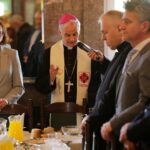 Kielce. Wielkanocne śniadanie dla bezdomnych, ubogich i samotnych / Robert Felczak / Radio Kielce