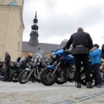 Kielce. Przed Bazyliką Katedralną poświęcono koszyczki świąteczne przywiezione przez motocyklistów / Robert Felczak / Radio Kielce