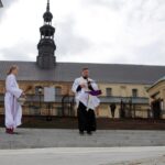 Kielce. Przed Bazyliką Katedralną poświęcono koszyczki świąteczne przywiezione przez motocyklistów / Robert Felczak / Radio Kielce