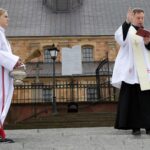 Kielce. Przed Bazyliką Katedralną poświęcono koszyczki świąteczne przywiezione przez motocyklistów / Robert Felczak / Radio Kielce