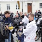 Kielce. Przed Bazyliką Katedralną poświęcono koszyczki świąteczne przywiezione przez motocyklistów / Robert Felczak / Radio Kielce