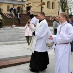 Kielce. Przed Bazyliką Katedralną poświęcono koszyczki świąteczne przywiezione przez motocyklistów / Robert Felczak / Radio Kielce