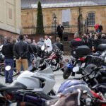 Kielce. Przed Bazyliką Katedralną poświęcono koszyczki świąteczne przywiezione przez motocyklistów / Robert Felczak / Radio Kielce