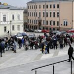 Kielce. Przed Bazyliką Katedralną poświęcono koszyczki świąteczne przywiezione przez motocyklistów / Robert Felczak / Radio Kielce