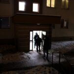 31.01.2017 Kielce. Policja wyjaśnia okoliczności tragedii, do jakiej doszło dziś w jednym z mieszkań w bloku przy ulicy Daszyńskiego / Jarosław Kubalski / Radio Kielce