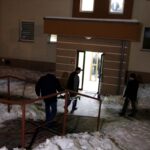 31.01.2017 Kielce. Policja wyjaśnia okoliczności tragedii, do jakiej doszło dziś w jednym z mieszkań w bloku przy ulicy Daszyńskiego / Jarosław Kubalski / Radio Kielce