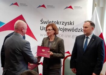 Sandomierz podpisał list intencyjny z urzędem wojewódzkim w ramach pilotażu rządowego programu „Mieszkanie Plus” / Michał Kita / Radio Kielce