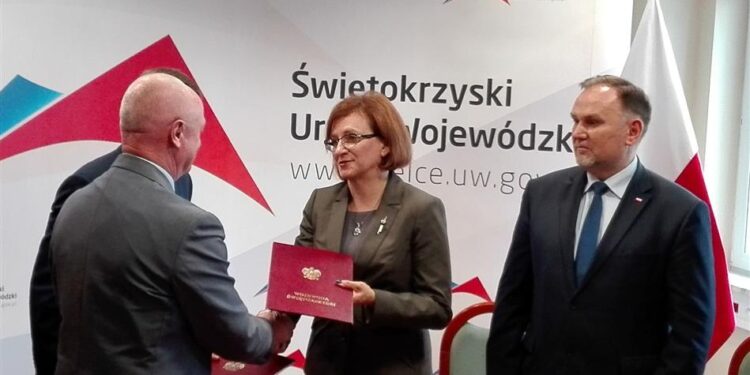 Sandomierz podpisał list intencyjny z urzędem wojewódzkim w ramach pilotażu rządowego programu „Mieszkanie Plus” / Michał Kita / Radio Kielce