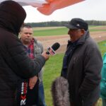 „Interwencja”. Rolnicy z Podlesia skarżą się, że odszkodowania za zniszczone przez dziki uprawy i łąki są zbyt niskie. / Krzysztof Bujnowicz / Radio Kielce