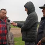 „Interwencja”. Rolnicy z Podlesia skarżą się, że odszkodowania za zniszczone przez dziki uprawy i łąki są zbyt niskie. / Krzysztof Bujnowicz / Radio Kielce