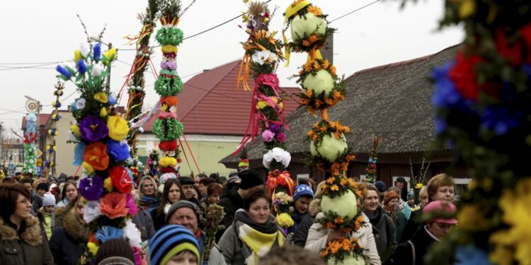 20.03.2016 Skalbmierz. Niedziela Palmowa. Palmy Wielkanocne. / Jarosław Kubalski / Radio Kielce